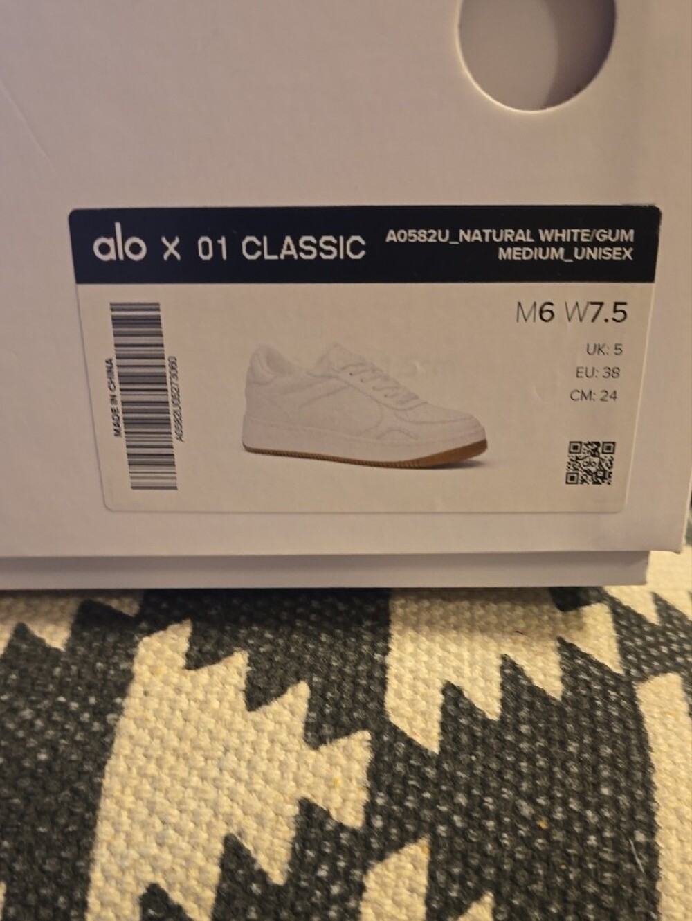 ALO Yoga Woman 7.5 White Sneakers with Gum Sole - Picture 7 of 8